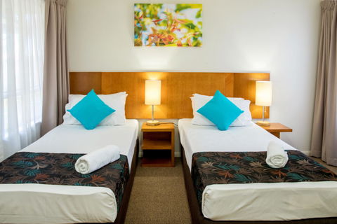 The Lakes Cairns Resort - Dalby Accommodation 2