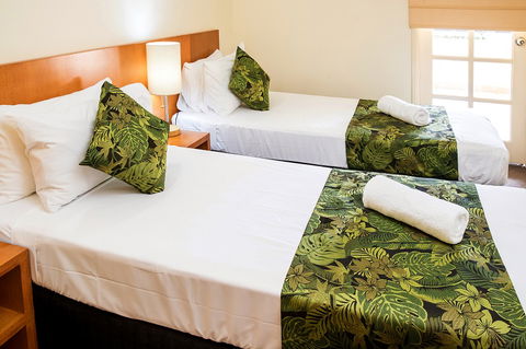 The Lakes Cairns Resort - Dalby Accommodation 8