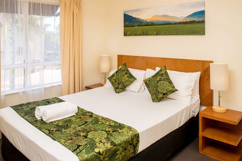 The Lakes Cairns Resort - Dalby Accommodation 9