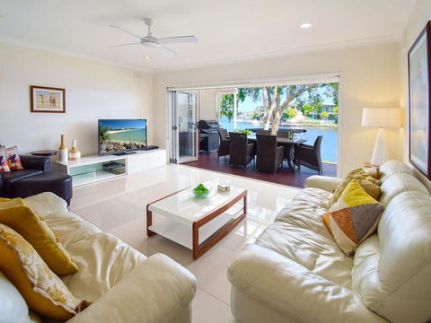 Noosa Entrance Waterfront Resort - Dalby Accommodation 4