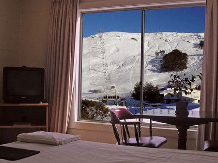 Falls Creek Hotel - Dalby Accommodation 1
