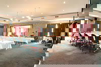 Clan Lakeside Lodge - Dalby Accommodation 4