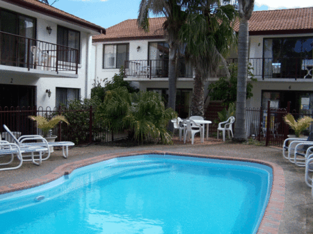 Peninsular Apartments - Dalby Accommodation 0