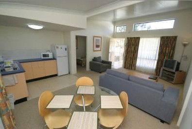 Kelanbri Holiday Apartments - Dalby Accommodation 4