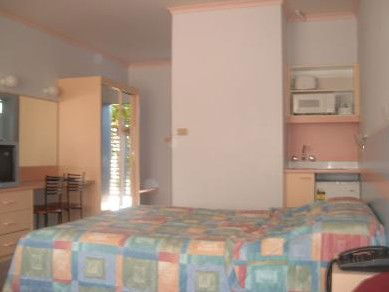 Golden Sands Motor Inn - Dalby Accommodation 1
