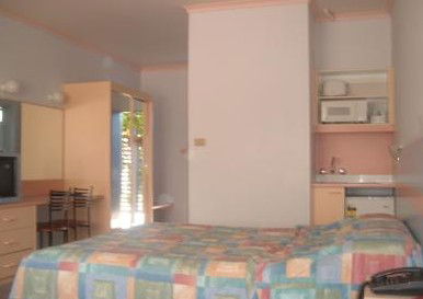 Golden Sands Motor Inn - Dalby Accommodation 3