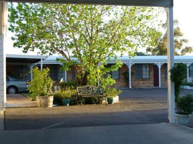 Colonial Motor Lodge - Dalby Accommodation 2