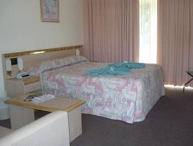 Colonial Motor Lodge - Dalby Accommodation 3