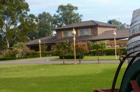 Carriage House Motor Inn - Dalby Accommodation 0