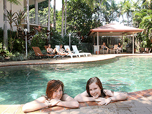 Cairns Reef Apartments And Motel - Dalby Accommodation 1