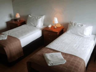 Cairns Reef Apartments And Motel - Dalby Accommodation 3