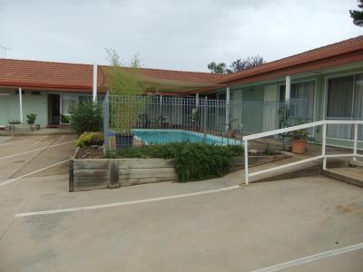 Country Comfort Cowra Countryman Motor Inn - Dalby Accommodation 3