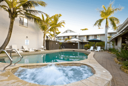 Pelican Beach Resort - thumb 4