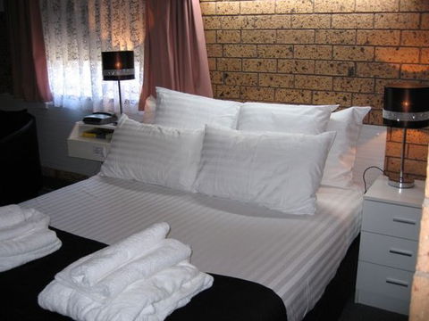 Golden Harvest Motor Inn - Dalby Accommodation 1