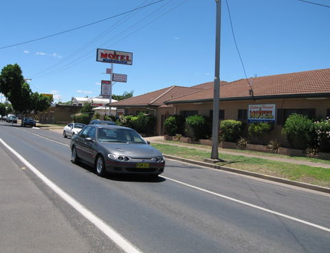 Golden Harvest Motor Inn - Dalby Accommodation 3