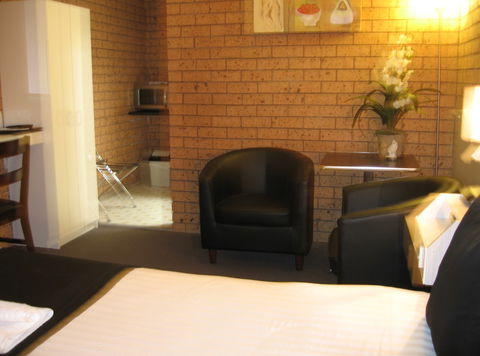 Golden Harvest Motor Inn - Dalby Accommodation 5