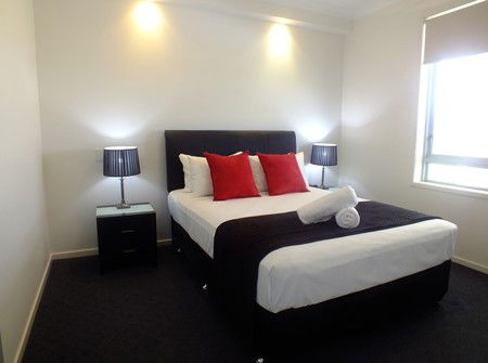 Pacific Marina Apartments - Dalby Accommodation 7