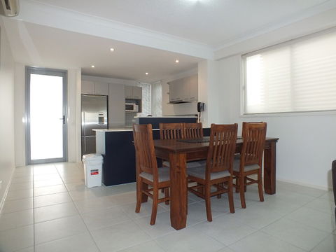 Pacific Marina Apartments - Dalby Accommodation 10