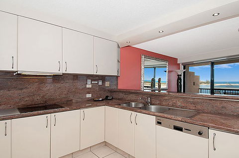 Windward Passage, Golden Beach - Dalby Accommodation 3