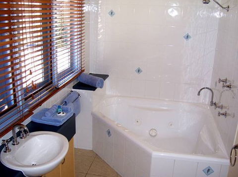 Rayville Boat Houses - Dalby Accommodation 4