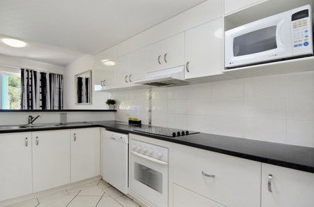 White Crest Luxury Apartments - Dalby Accommodation 3
