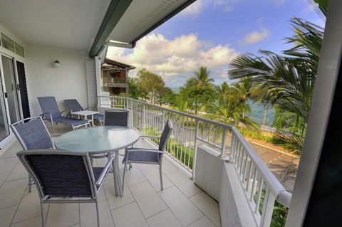 Costa Royale Beachfront Apartments - Dalby Accommodation 4