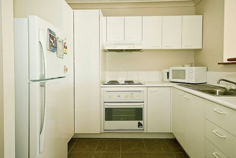 Bay Lodge Apartments - Dalby Accommodation 1