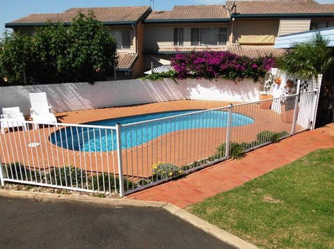 Merimbula Gardens Motel - Dalby Accommodation 2