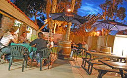 Toddy's Backpackers Resort - Dalby Accommodation 4