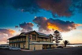 Arno Bay Hotel - Dalby Accommodation 0