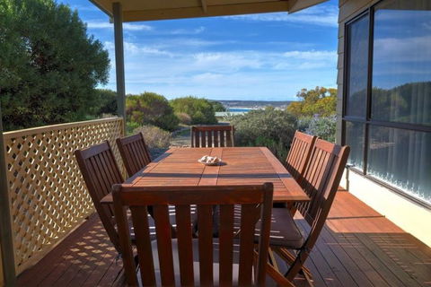 Emu Bay Holiday Homes - Dalby Accommodation 2