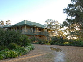 Lindsay House - Dalby Accommodation 0