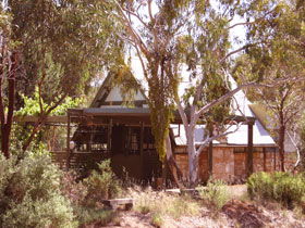 Mount Remarkable Cottage - Dalby Accommodation 0