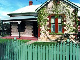 Naracoorte Cottages - Smith Street Villa - Dalby Accommodation 0