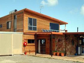 Shboo Shelly Beach Lodge - Dalby Accommodation 0
