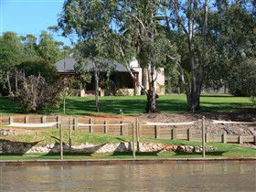Roonka Riverfront Cottages - Dalby Accommodation 0
