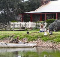 Stonewell Cottages and Vineyards - Dalby Accommodation