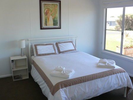 Beachport Escape - Dalby Accommodation 3
