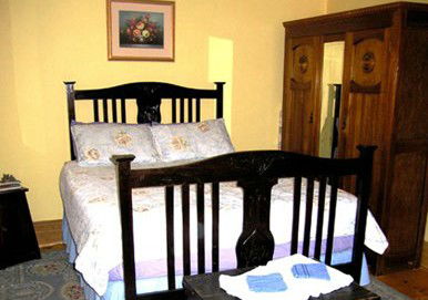 The Lion Cottage - Dalby Accommodation 2