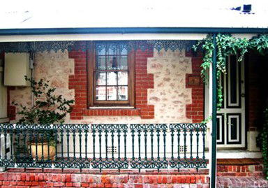The Lion Cottage - Dalby Accommodation 4
