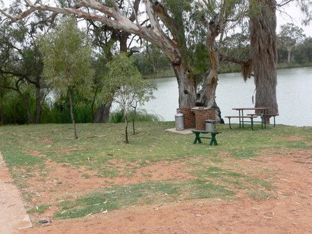 Roonka Riverfront Cottages - Dalby Accommodation 1