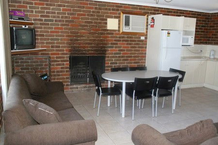 Roonka Riverfront Cottages - Dalby Accommodation 4