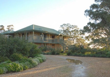 Lindsay House - Dalby Accommodation 1