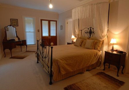 Lindsay House - Dalby Accommodation 2