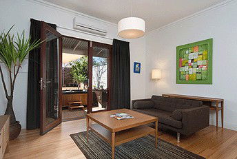 Strathalbyn Villas - Dalby Accommodation 2