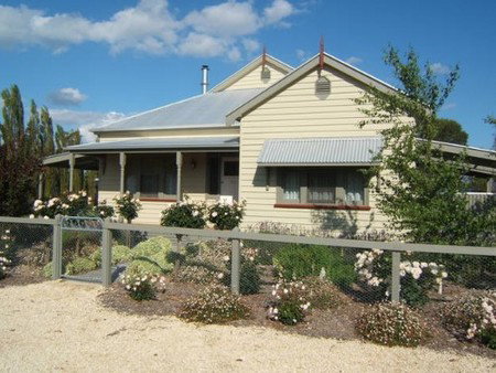 Willowbrook Cottages - Dalby Accommodation 1