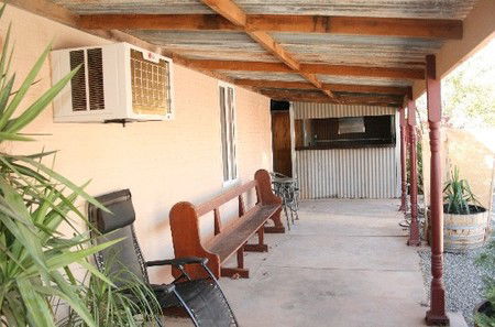 Meaney's Rest - Dalby Accommodation 2