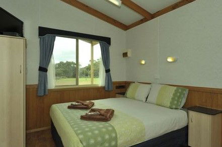 Western KI Caravan Park Cabins - Dalby Accommodation 4