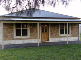 Beachport Retreat - Dalby Accommodation 3