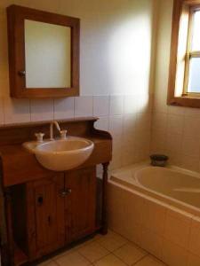 Beachport Retreat - Dalby Accommodation 5